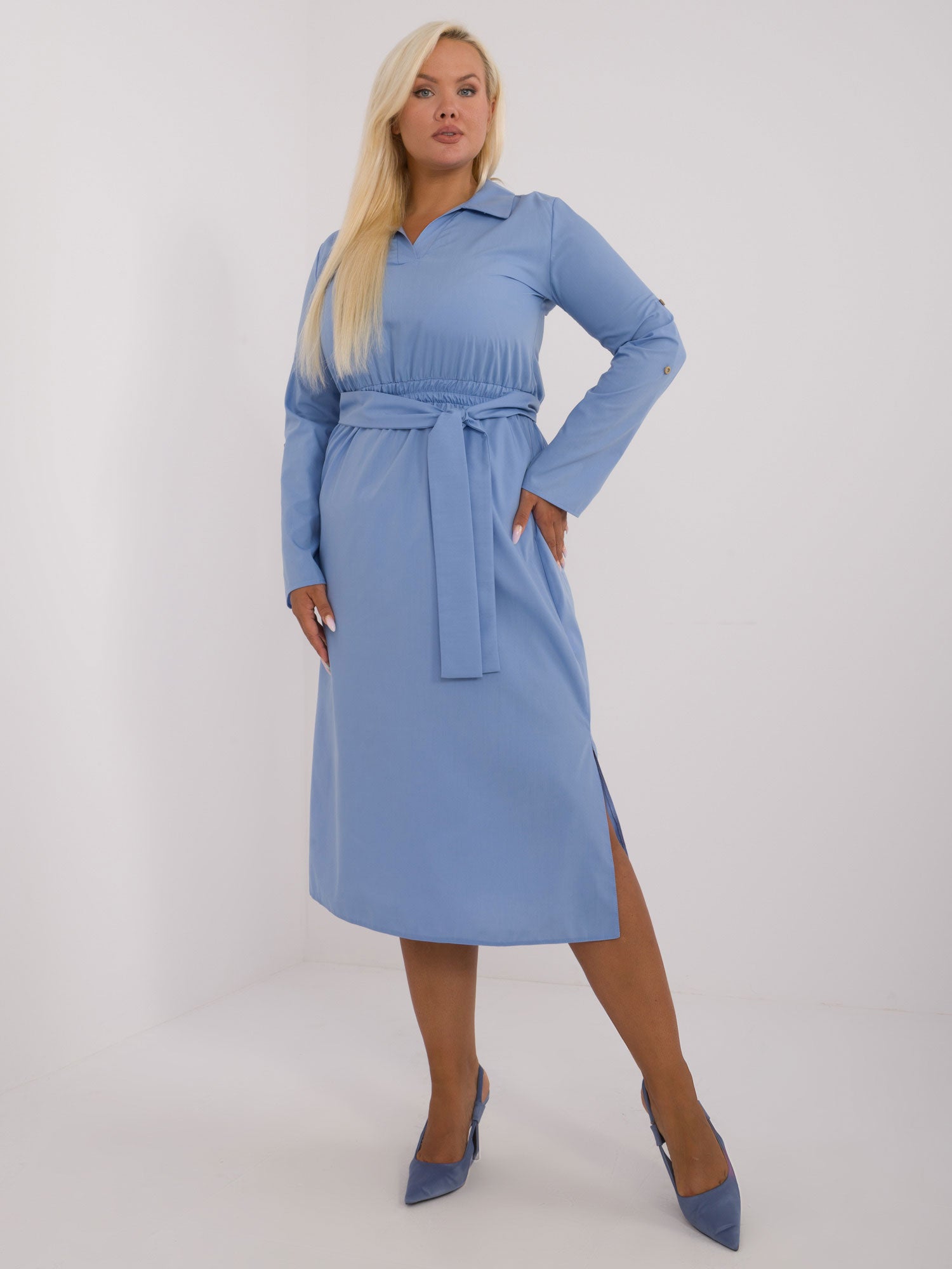 Niebieska długa sukienka plus size z bawełny