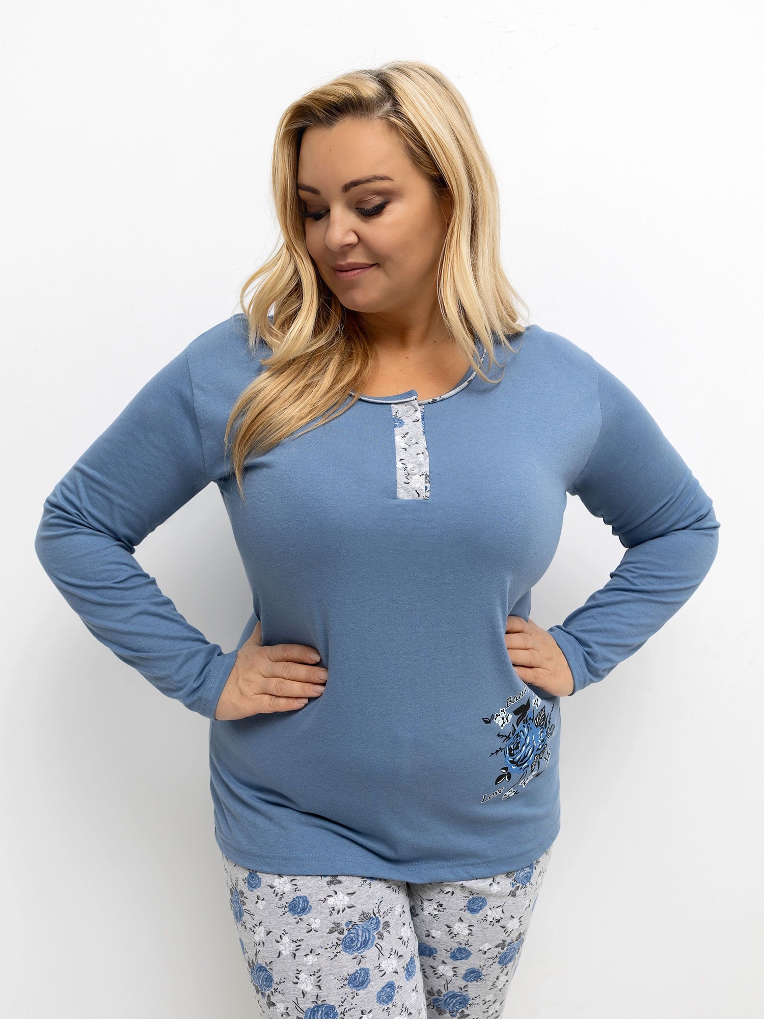 Niebieska piżama plus size z bluzką i spodniami