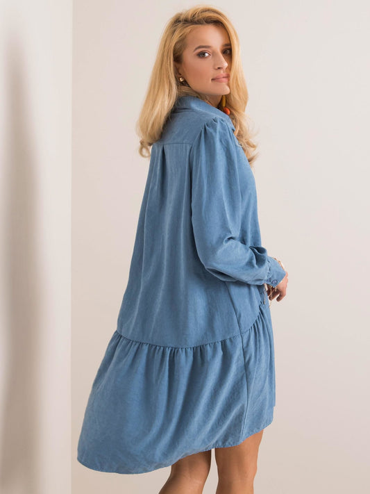 Niebieska sukienka oversize