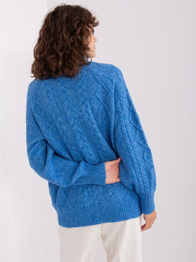 Niebieski sweter z warkoczami o kroju oversize