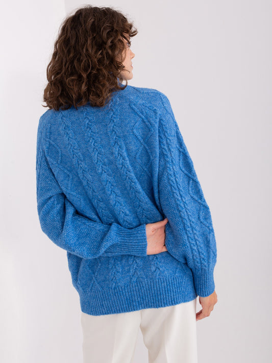 Niebieski sweter z warkoczami o kroju oversize