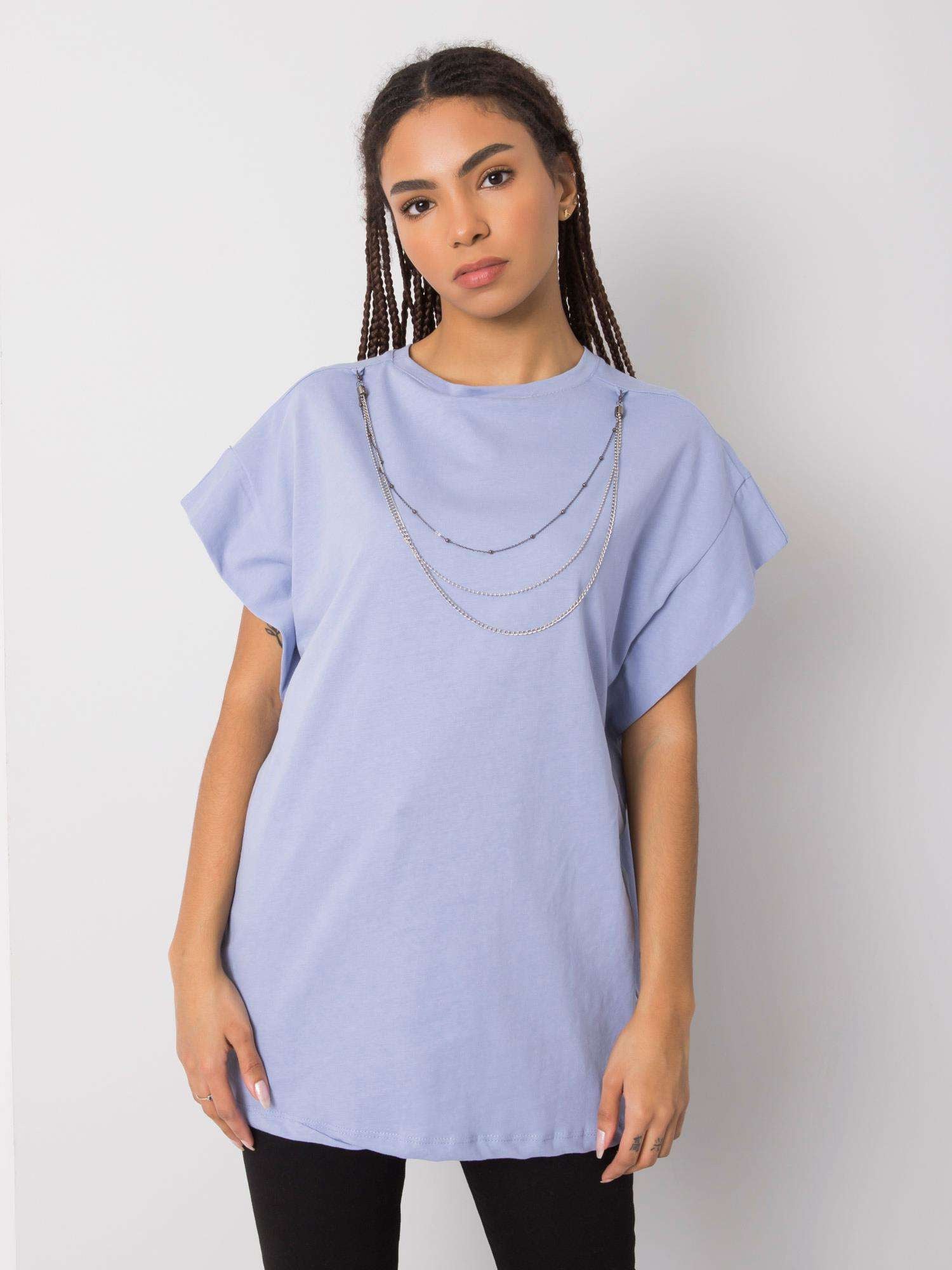 RUE PARIS Niebieski t-shirt z naszyjnikiem