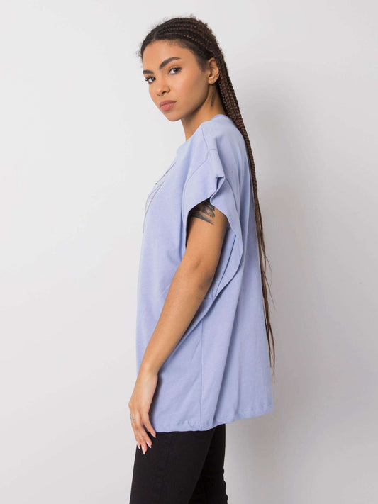 RUE PARIS Niebieski t-shirt z naszyjnikiem