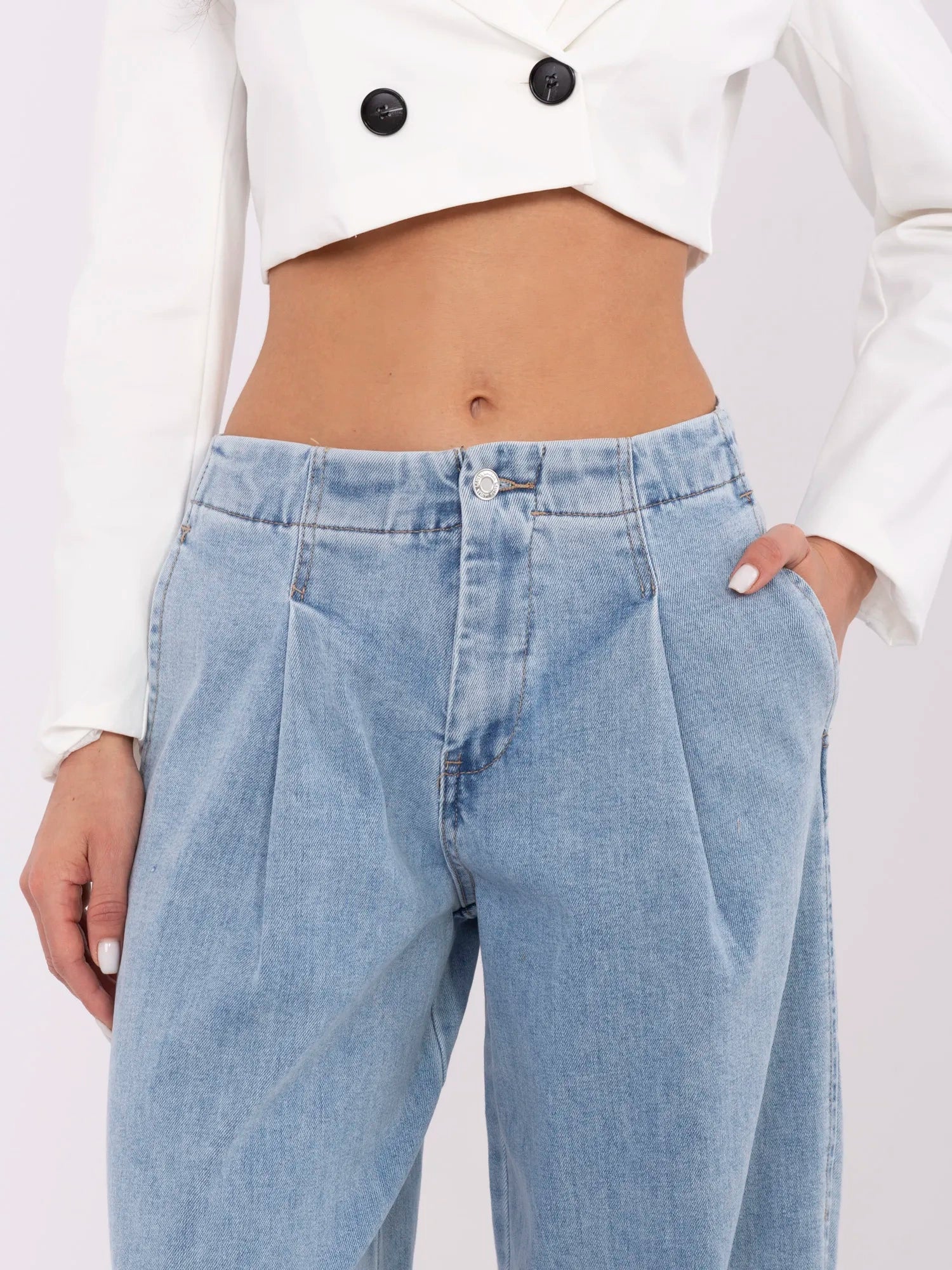 Niebieskie damskie jeansy baggy z kieszeniami