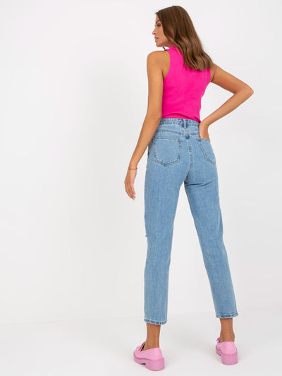 Niebieskie damskie jeansy mom z dziurami
