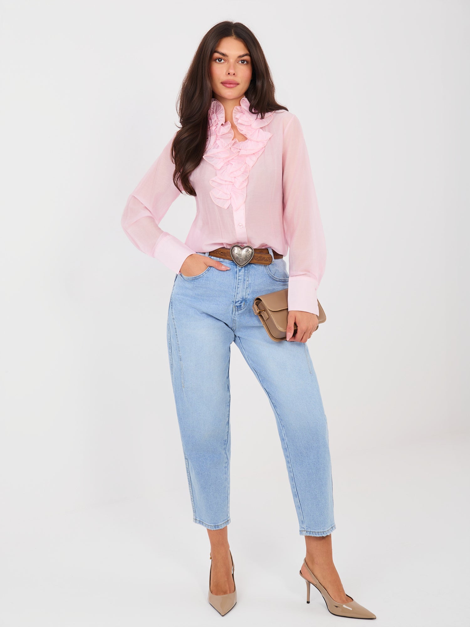 Niebieskie damskie jeansy mom z paskiem