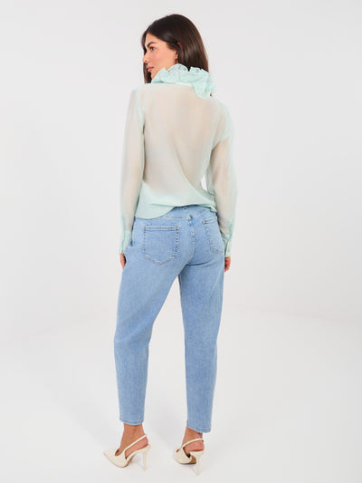 Niebieskie jeansowe spodnie mom