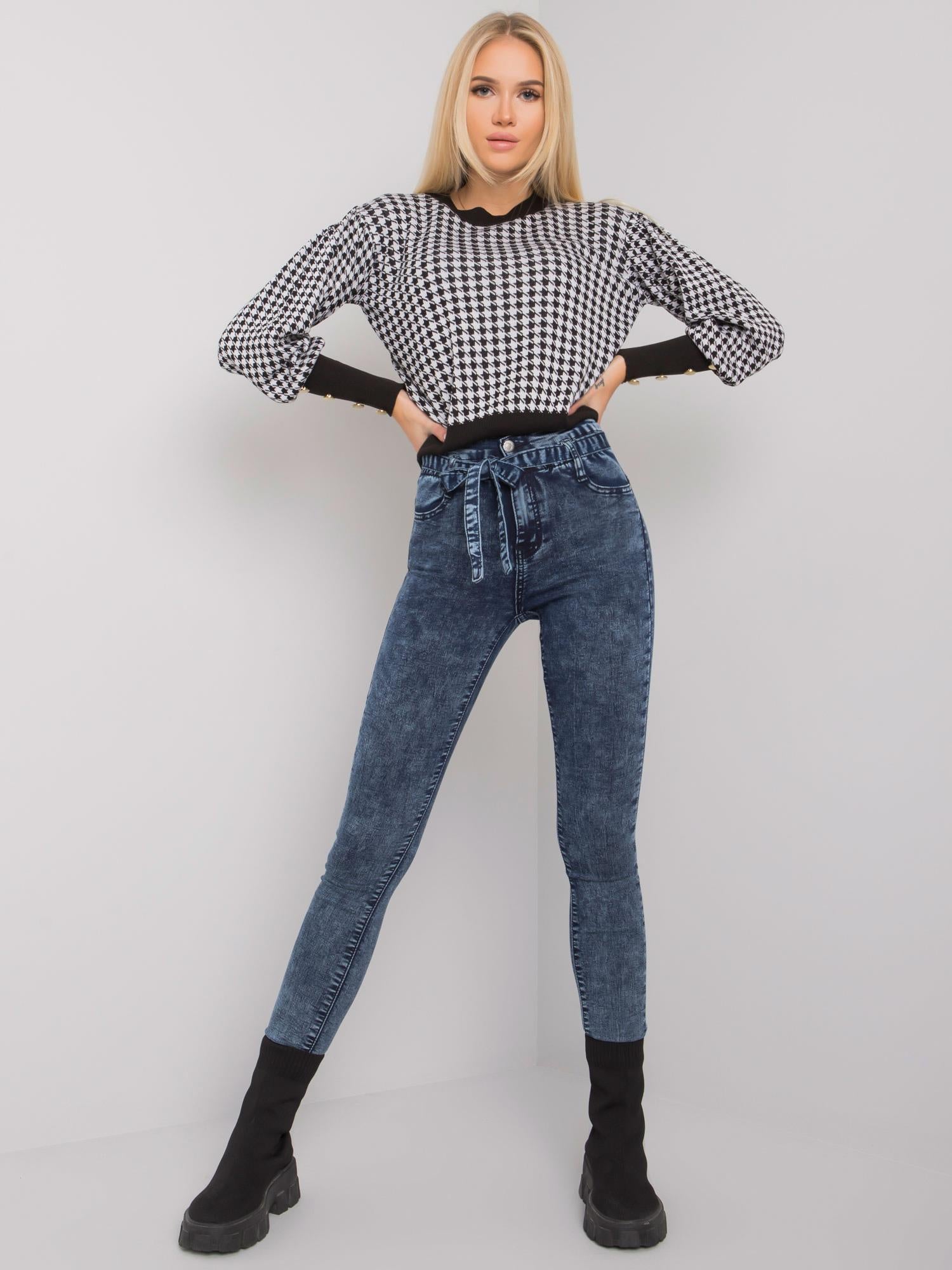 Niebieskie jeansy slim fit z paskiem