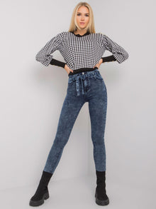 Niebieskie jeansy slim fit z paskiem