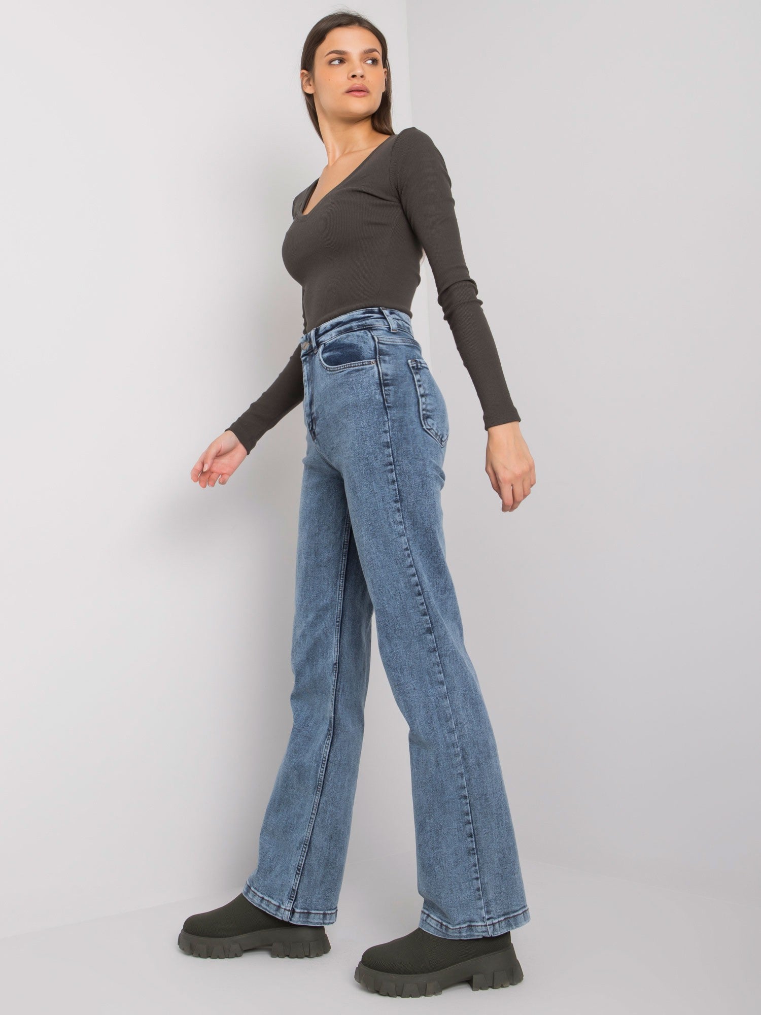 Niebieskie proste jeansy damskie