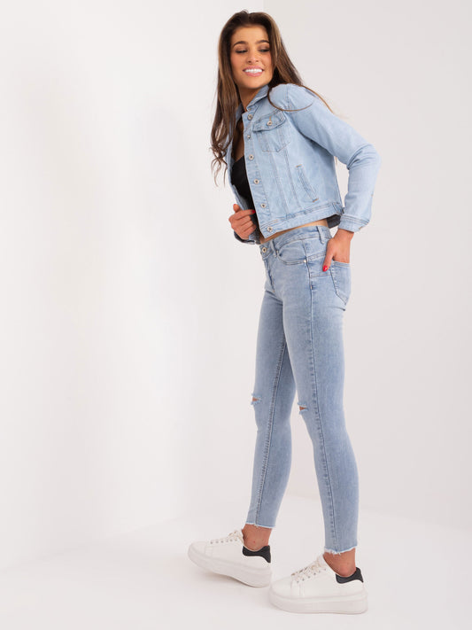 Niebieskie dopasowane jeansy damskie
