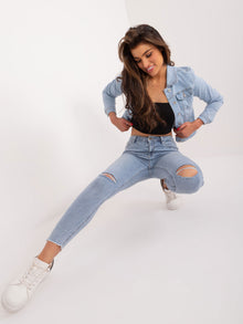 Niebieskie dopasowane jeansy damskie
