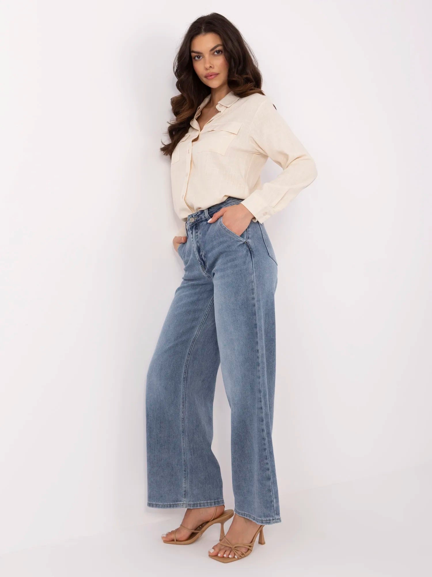 Niebieskie damskie jeansy dad fit z szeroką nogawką