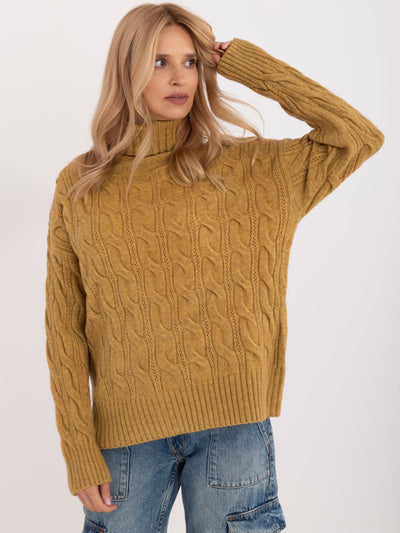 Oliwkowy damski sweter golf z ażurowym wzorem