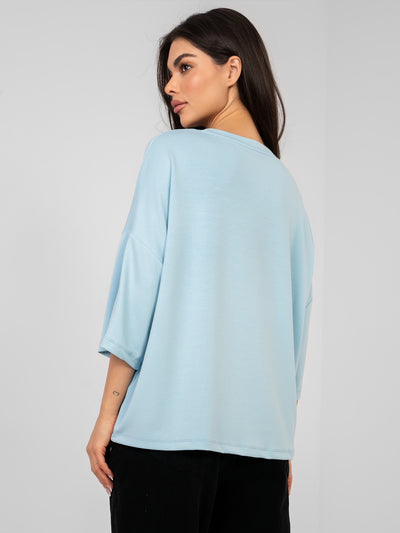RUE PARIS Pastelowa niebieska bluzka basic z miękkiego materiału