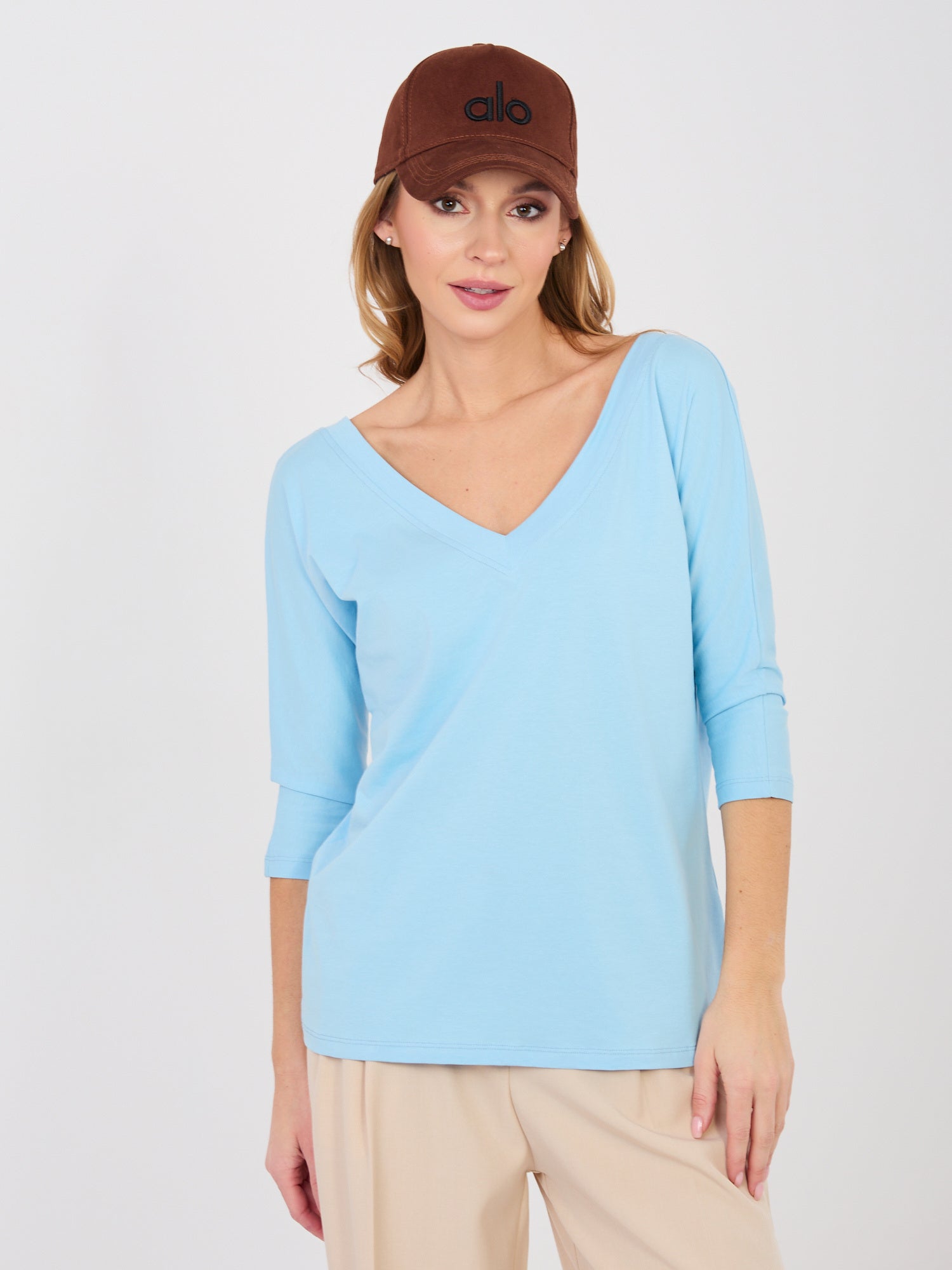RUE PARIS Pastelowa niebieska bluzka basic z bawełny