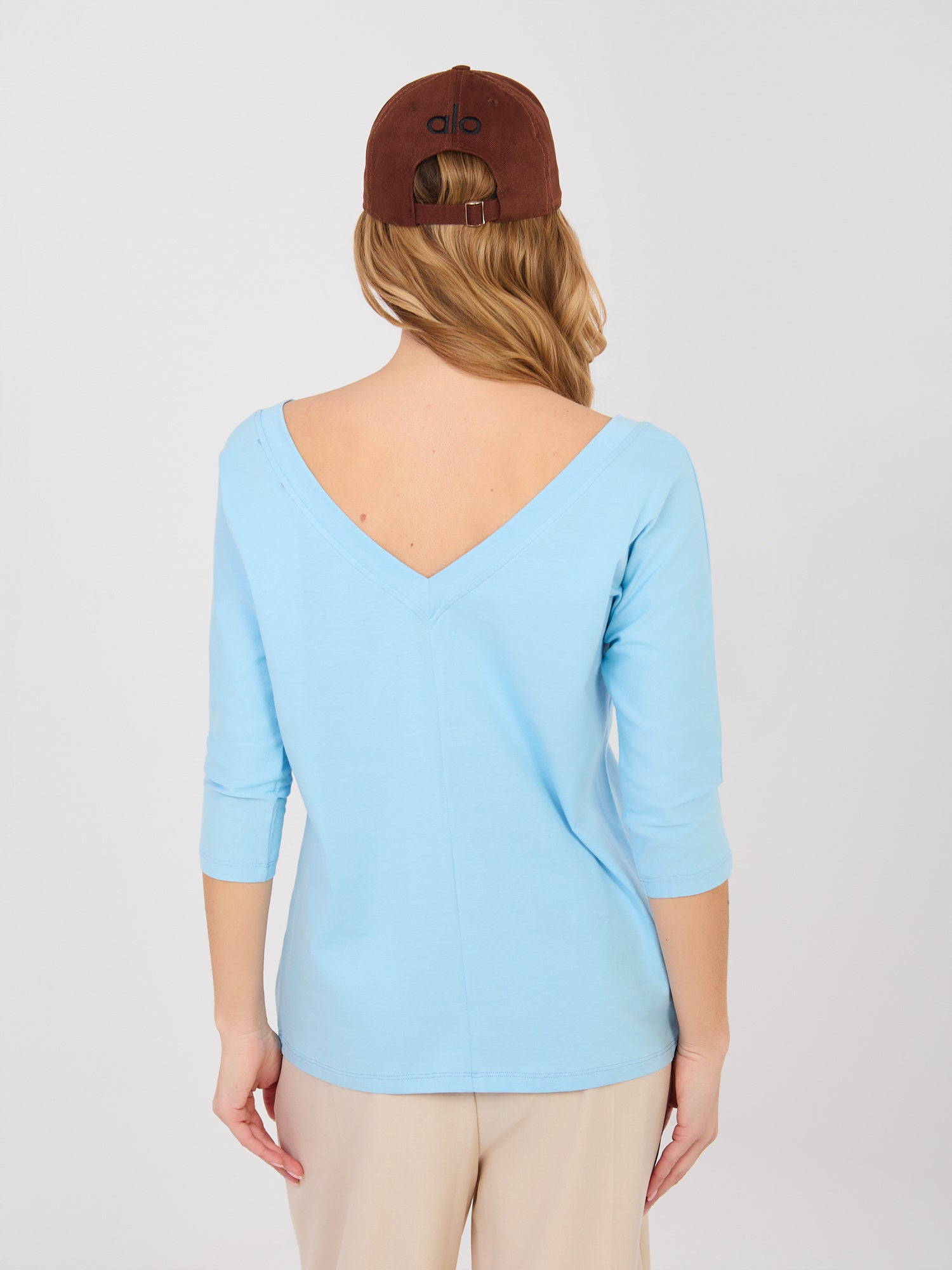 RUE PARIS Pastelowa niebieska bluzka basic z bawełny
