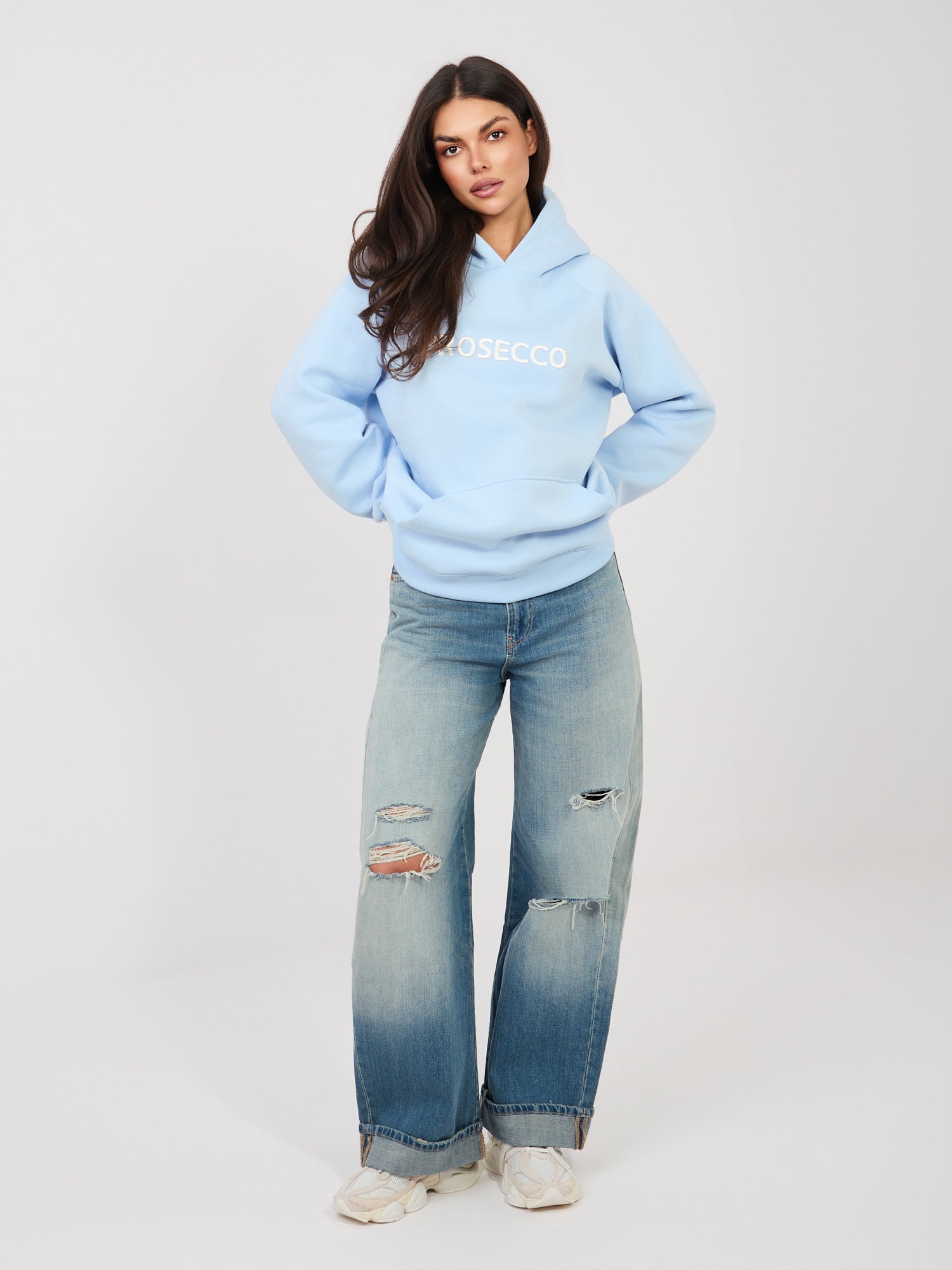 RUE PARIS Pastelowa niebieska bluza kangurka z ociepleniem