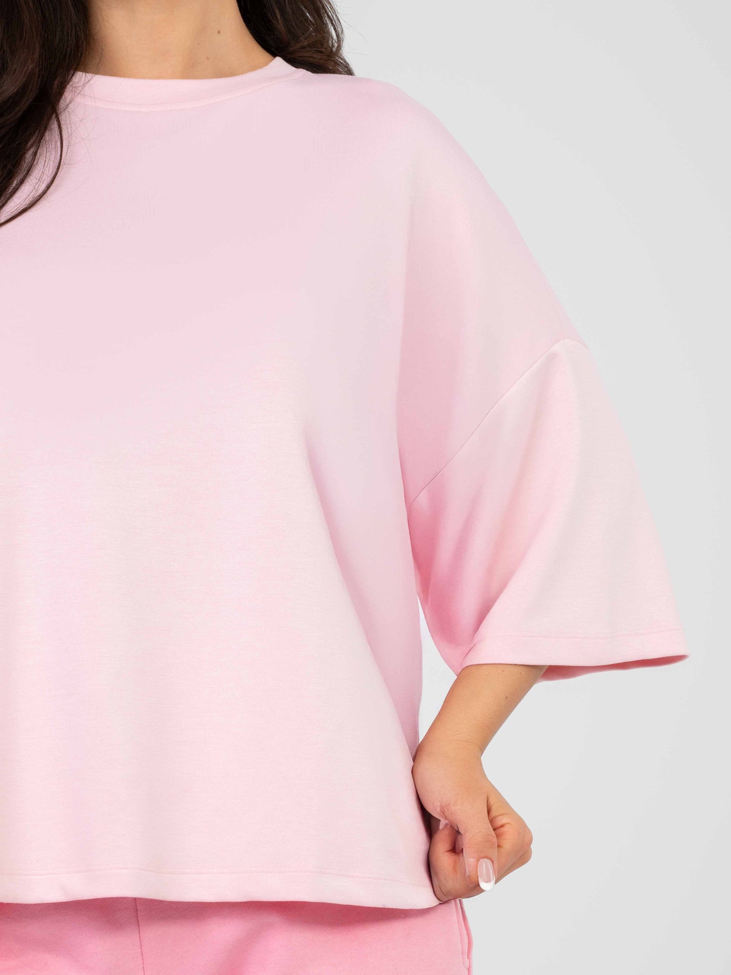 RUE PARIS Pastelowa różowa bluzka basic o kroju oversize