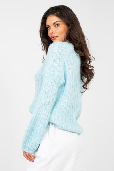 Pastelowy niebieski sweter oversize z okrągłym dekoltem