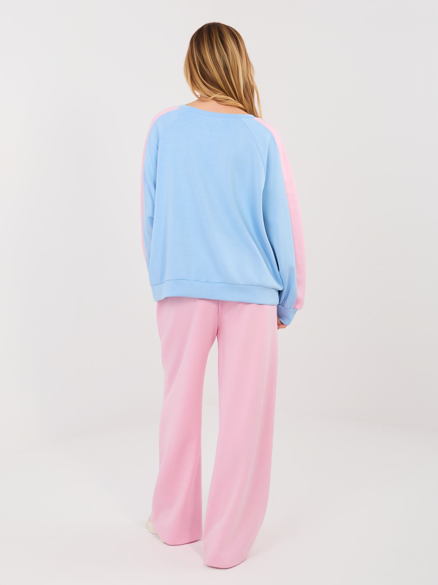 Pastelowy różowy dwuczęściowy komplet oversize