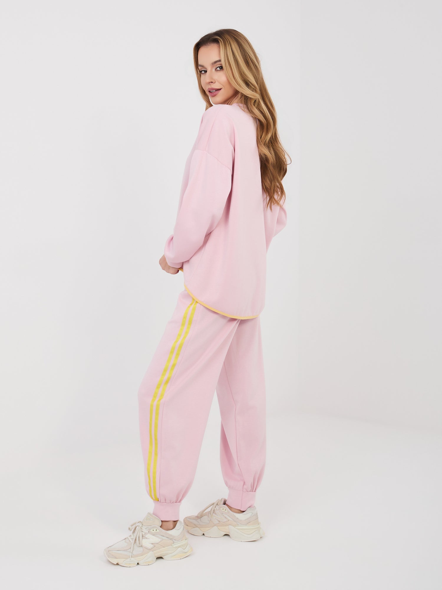 RUE PARIS Pastelowy różowy komplet z bluzą oversize