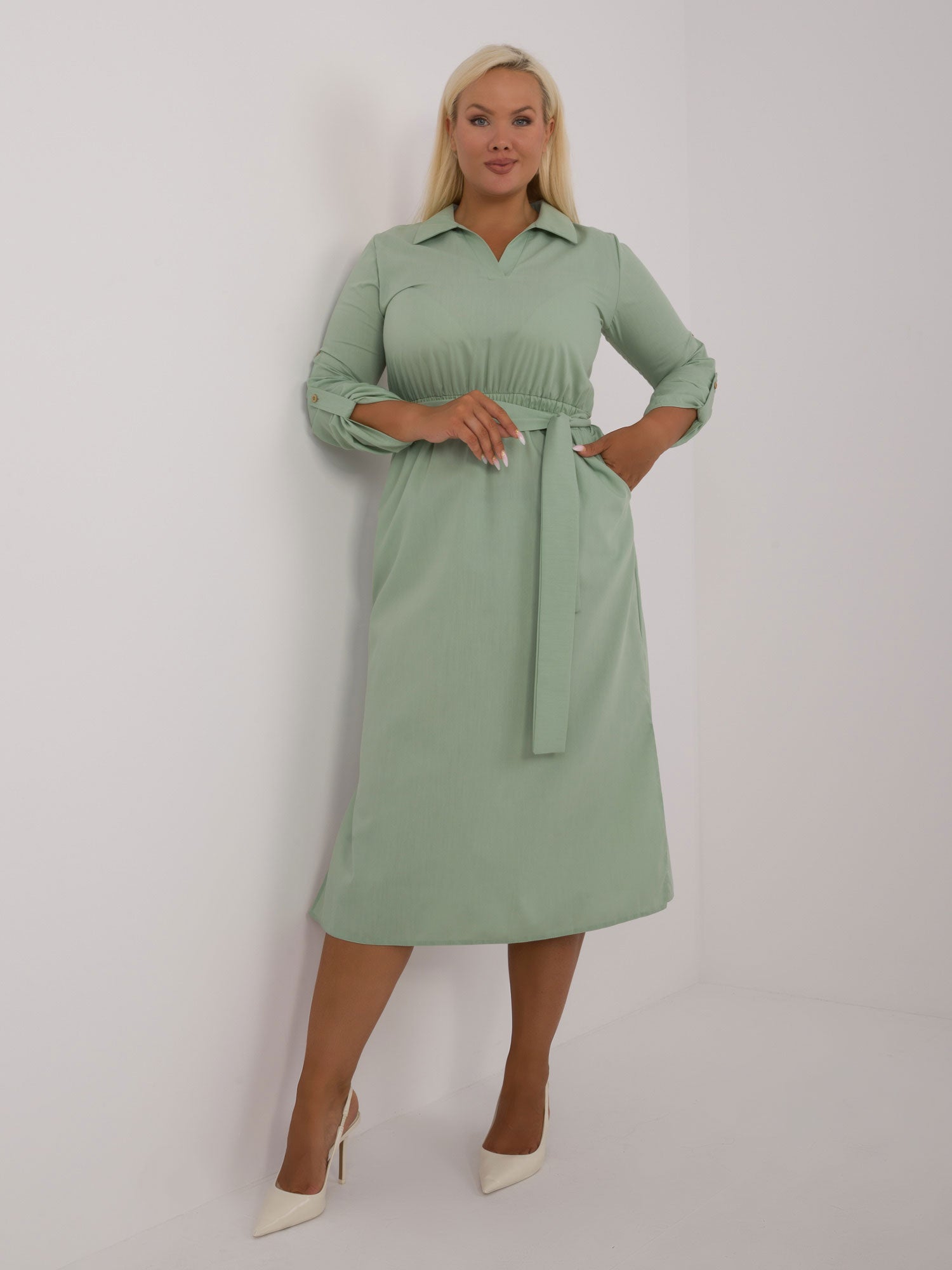 Pistacjowa sukienka plus size bawełniana z kieszeniami
