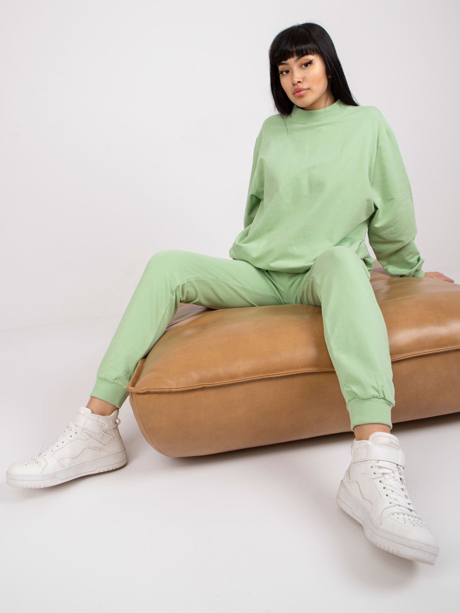 Pistacjowa dresowa bluza basic z bawełny