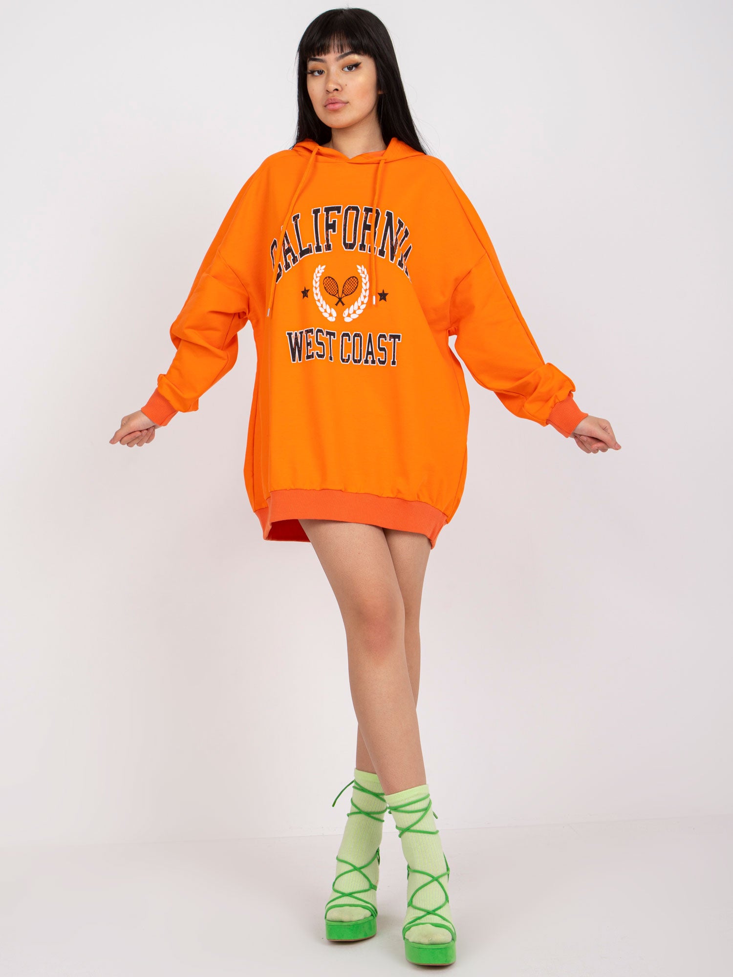 Pomarańczowa bluza oversize z nadrukiem