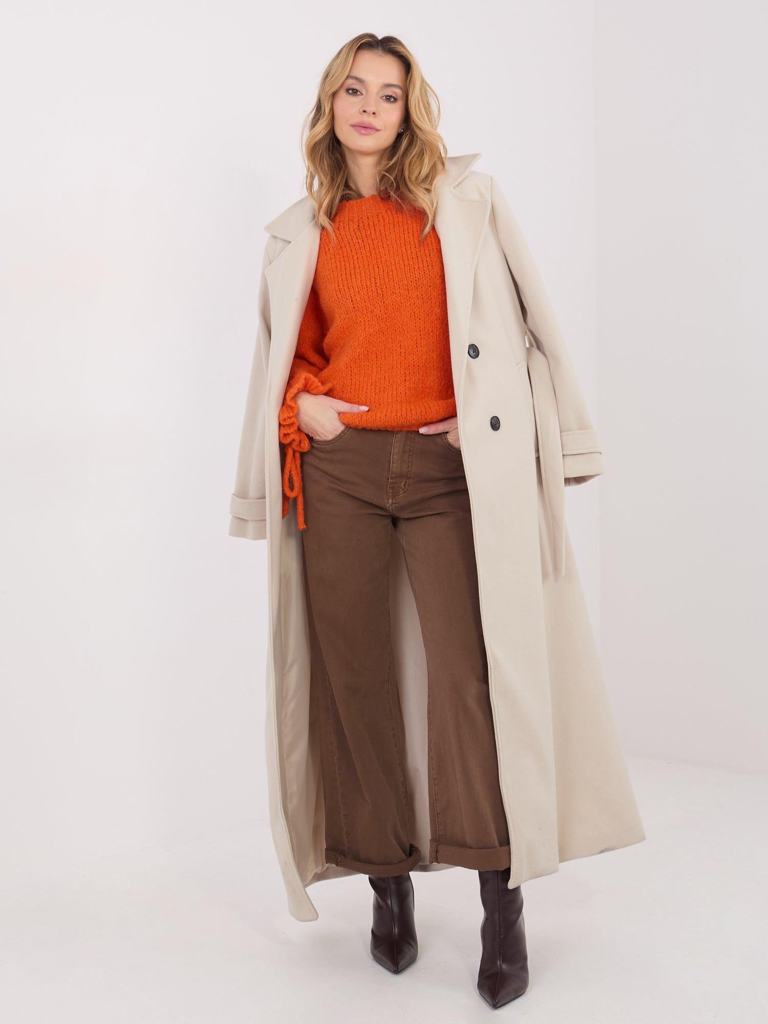 Pomarańczowy sweter oversize ze ściągaczami