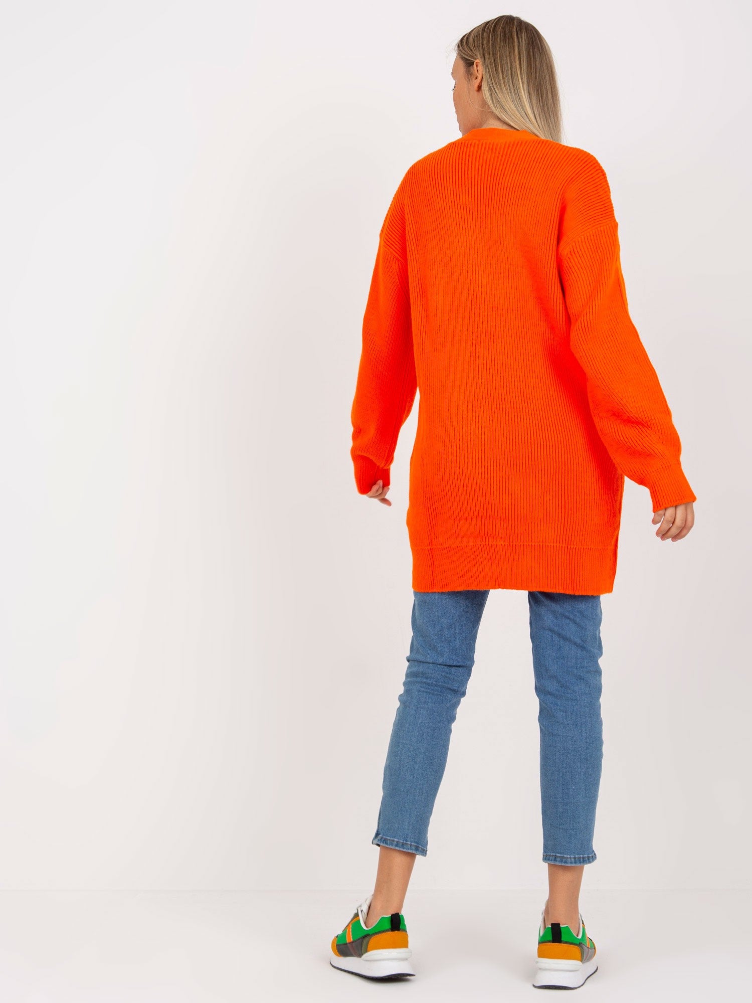 Pomarańczowy sweter rozpinany z ozdobnymi guzikami RUE PARIS