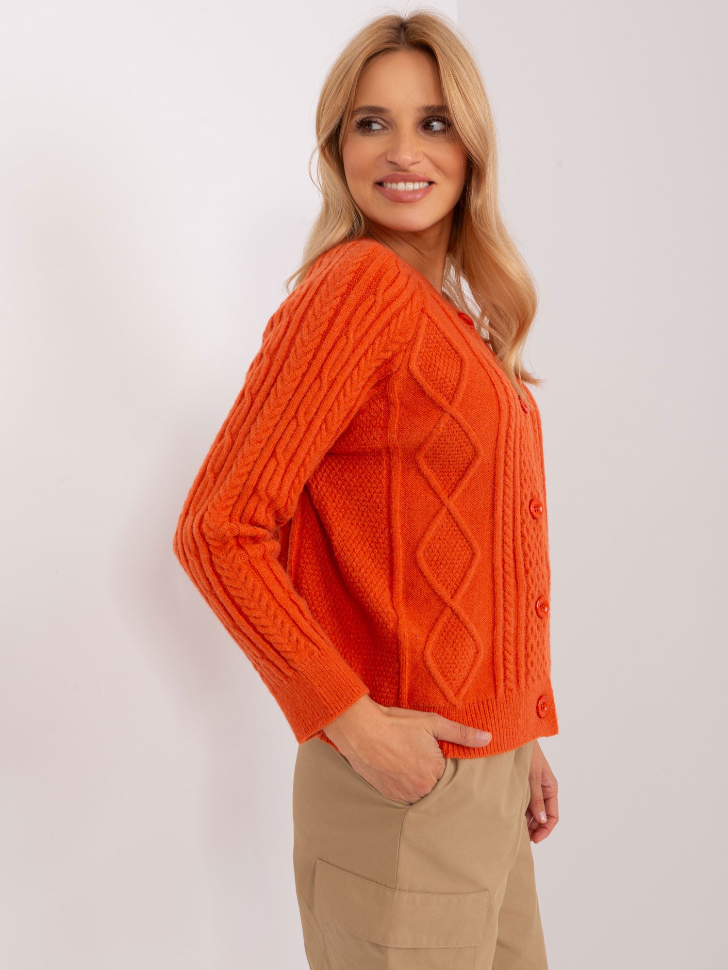 Pomarańczowy sweter damski na guziki