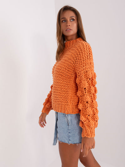 Pomarańczowy sweter oversize z grubym splotem