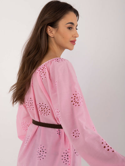 Różowa ażurowa bluzka casualowa w stylu boho