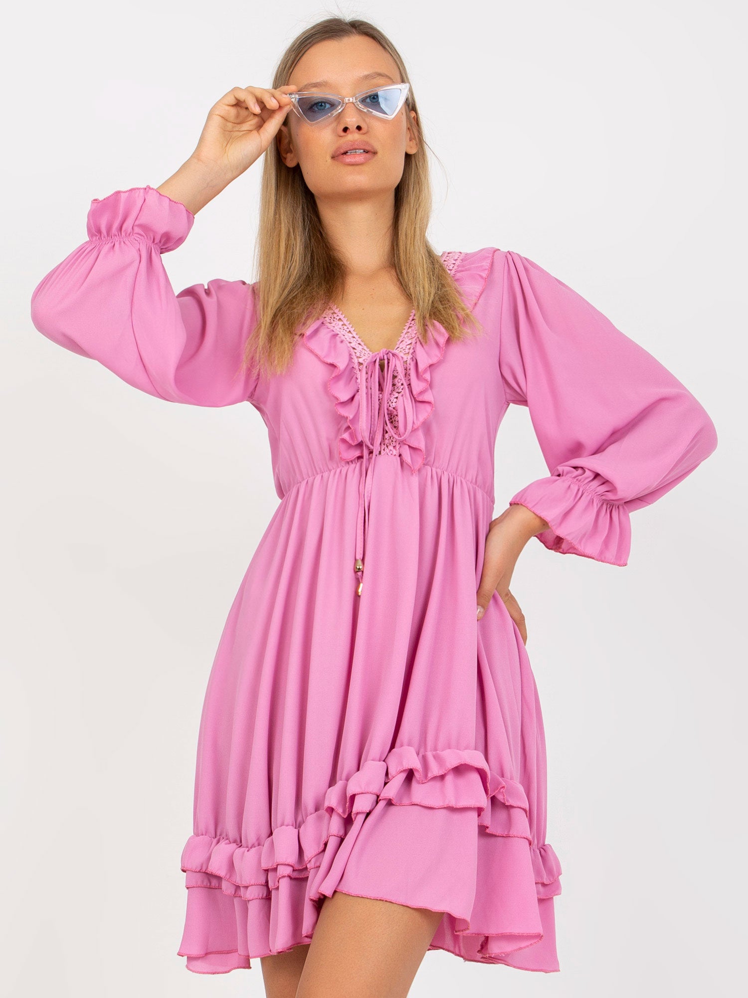 Różowa mini sukienka boho z falbaną Winona OCH BELLA