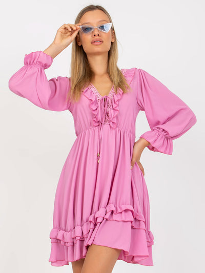 Różowa mini sukienka boho z falbaną Winona OCH BELLA