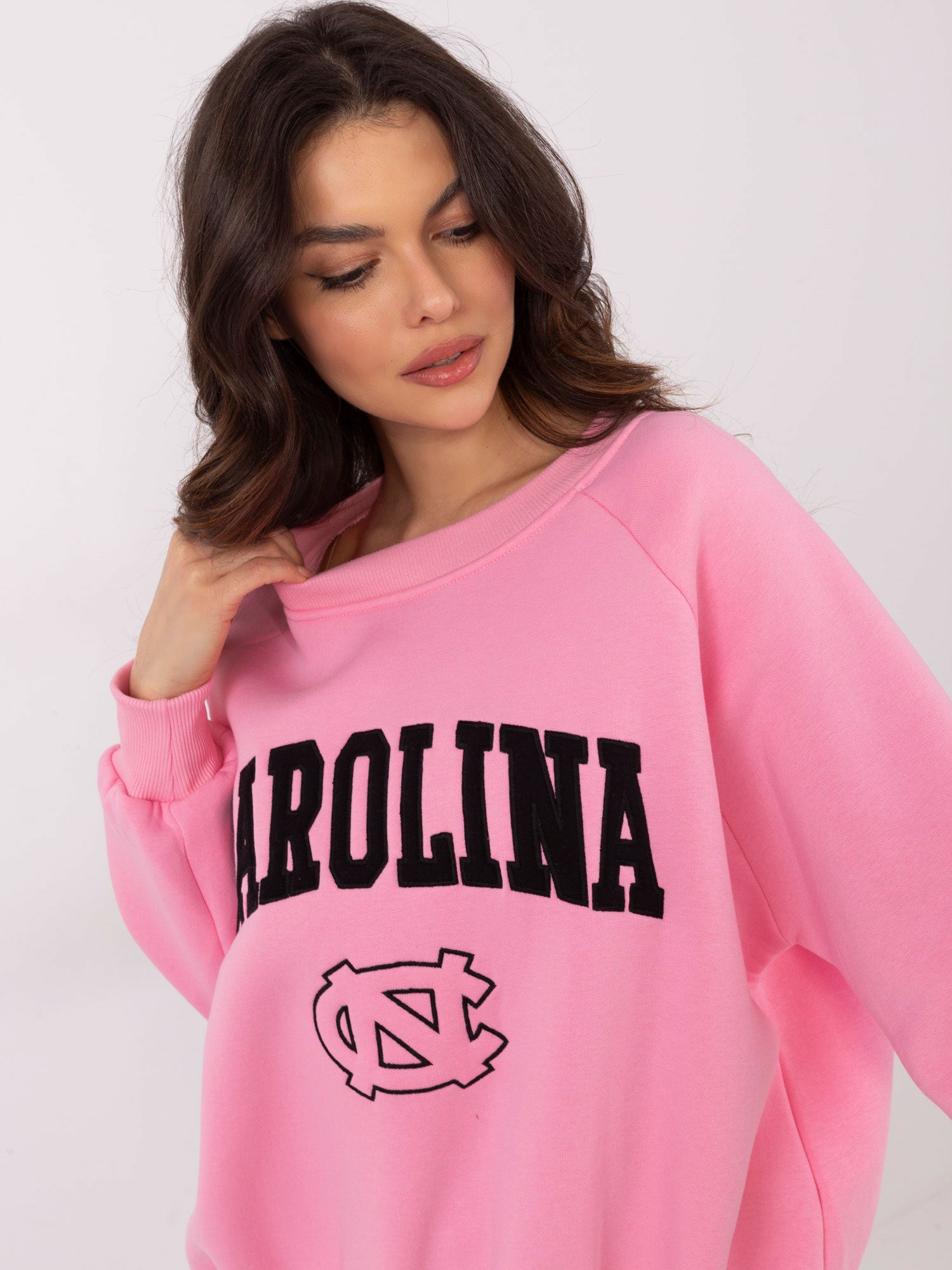 Różowa bluza bez kaptura z napisem Carolina
