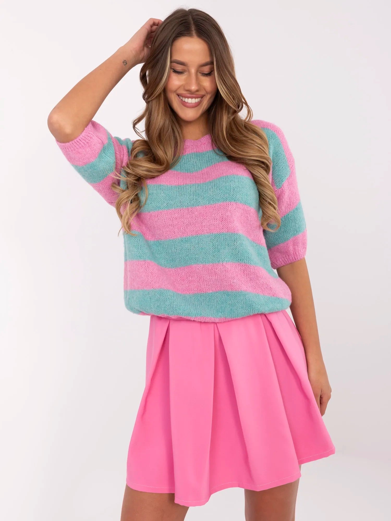 Różowo-miętowy damski sweter oversize w paski
