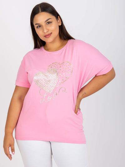 Jasnoróżowy luźny t-shirt plus size z aplikacją