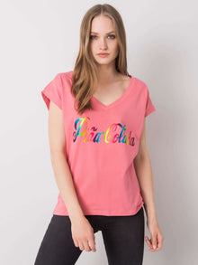 Różowy t-shirt z kolorowym nadrukiem