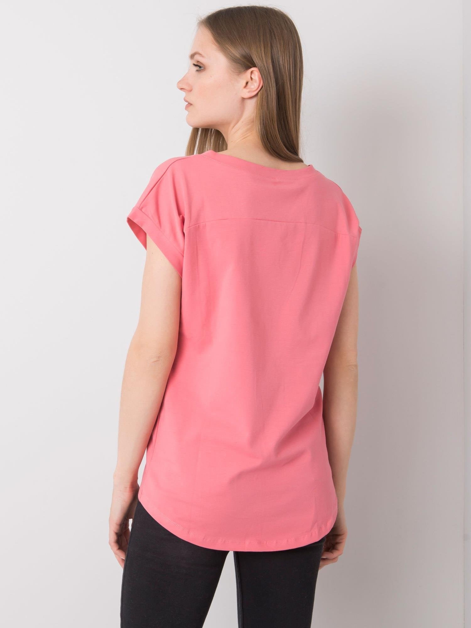 Różowy t-shirt z kolorowym nadrukiem