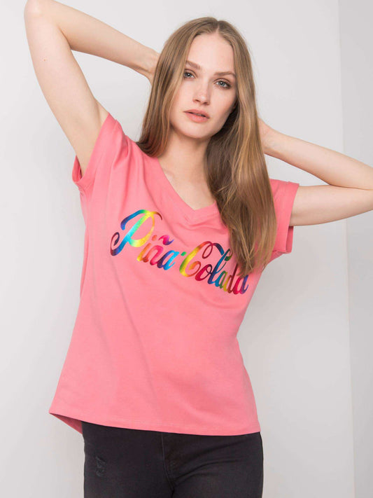 Różowy t-shirt z kolorowym nadrukiem