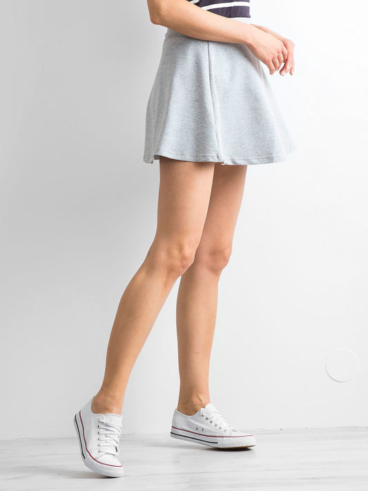Jasnoszara spódnica mini rozkloszowana