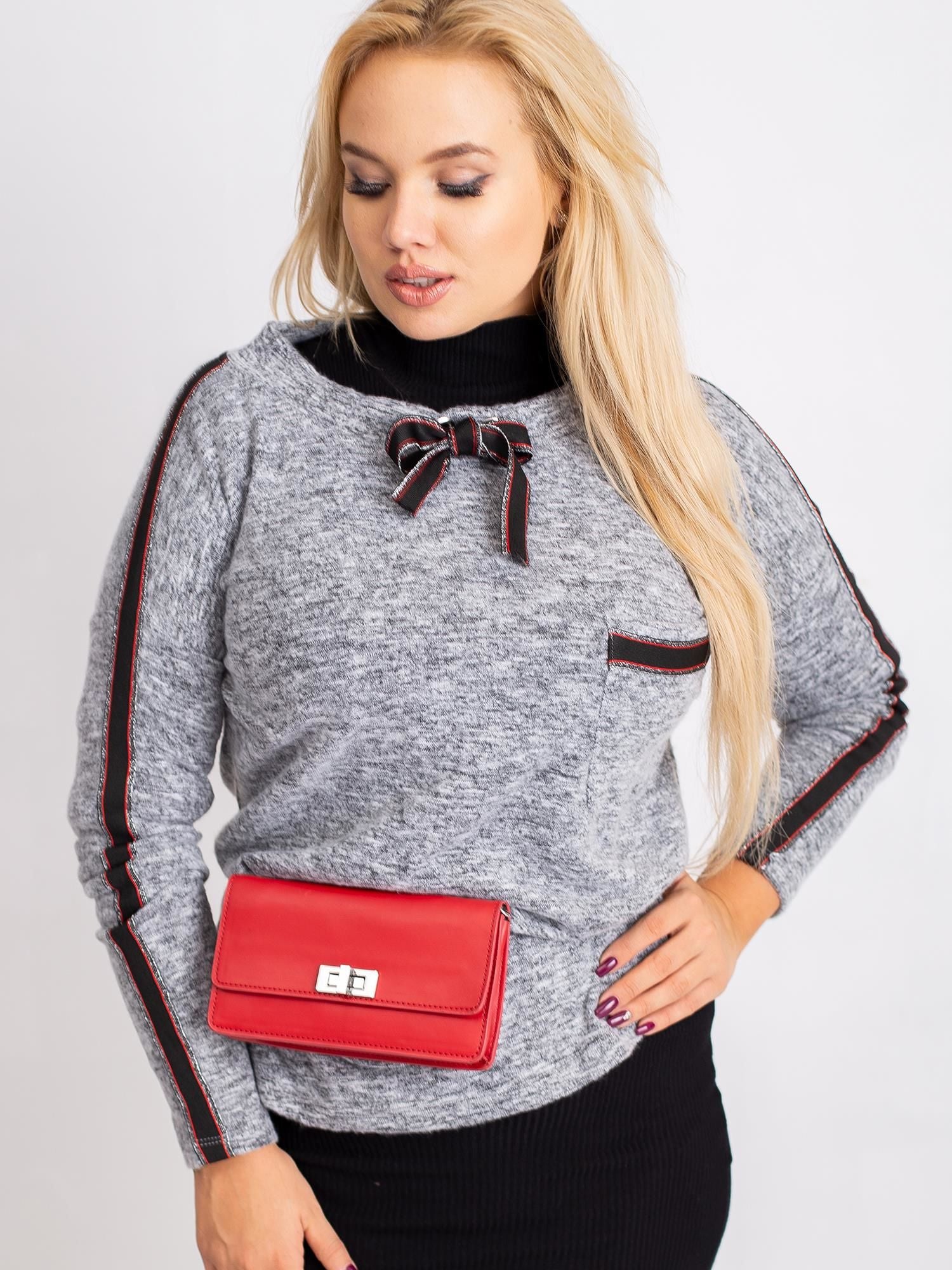 Szara bluzka plus size z lampasami