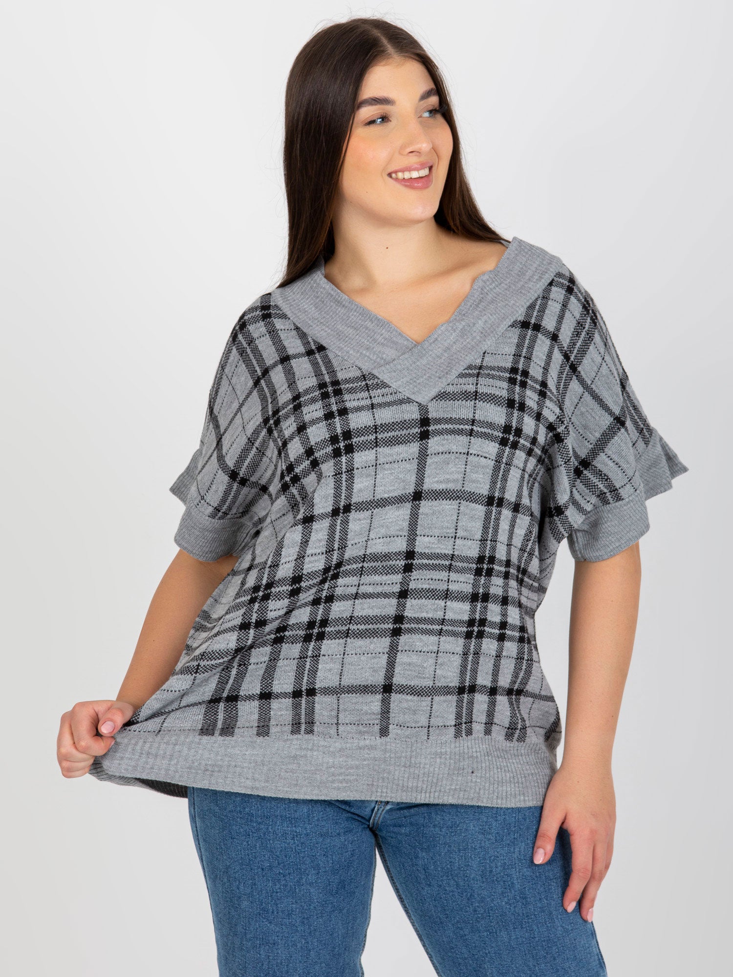 Szara dzianinowa kamizelka plus size z dekoltem V