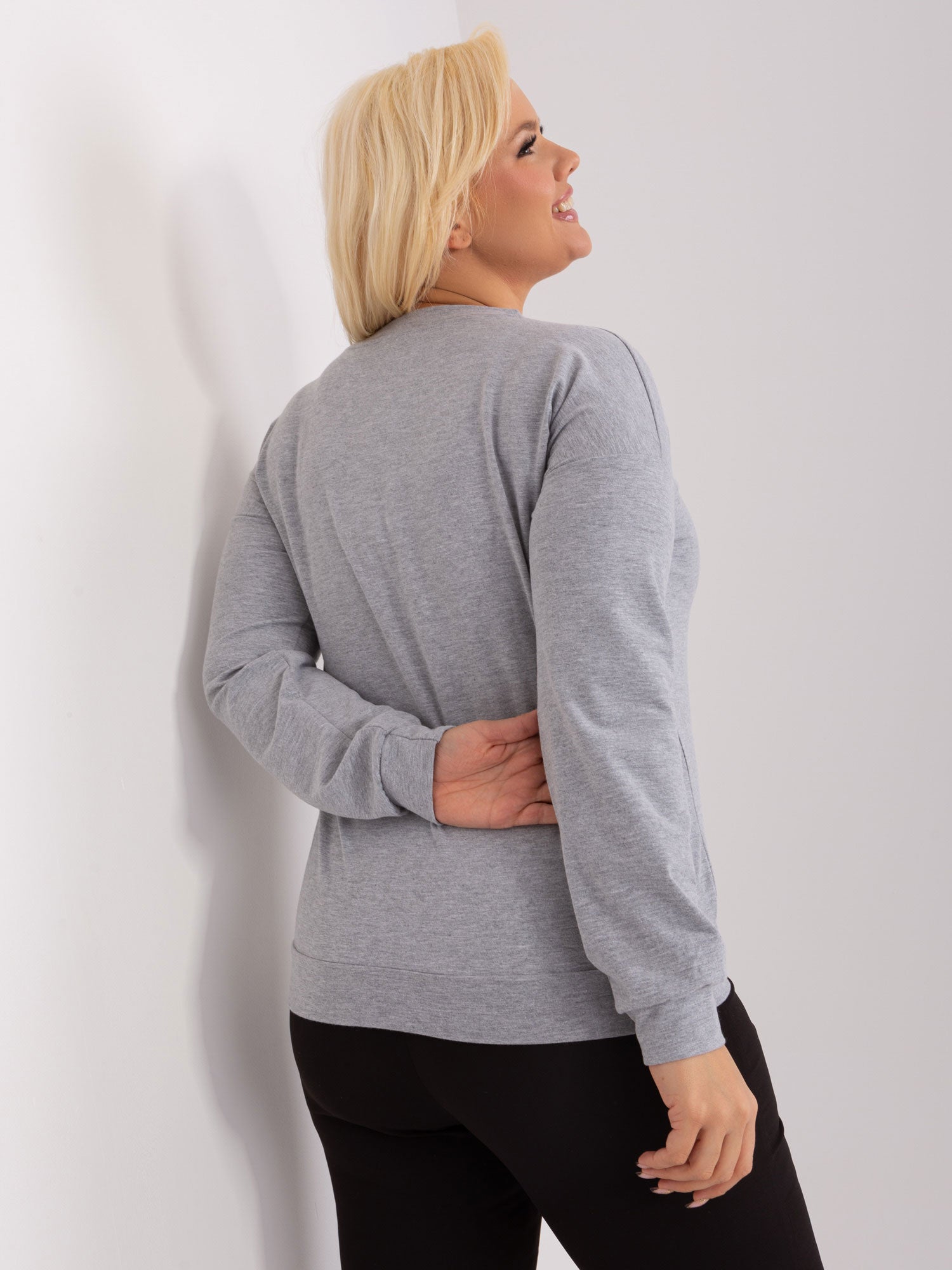 Szara melanżowa bluzka plus size z dekoltem V