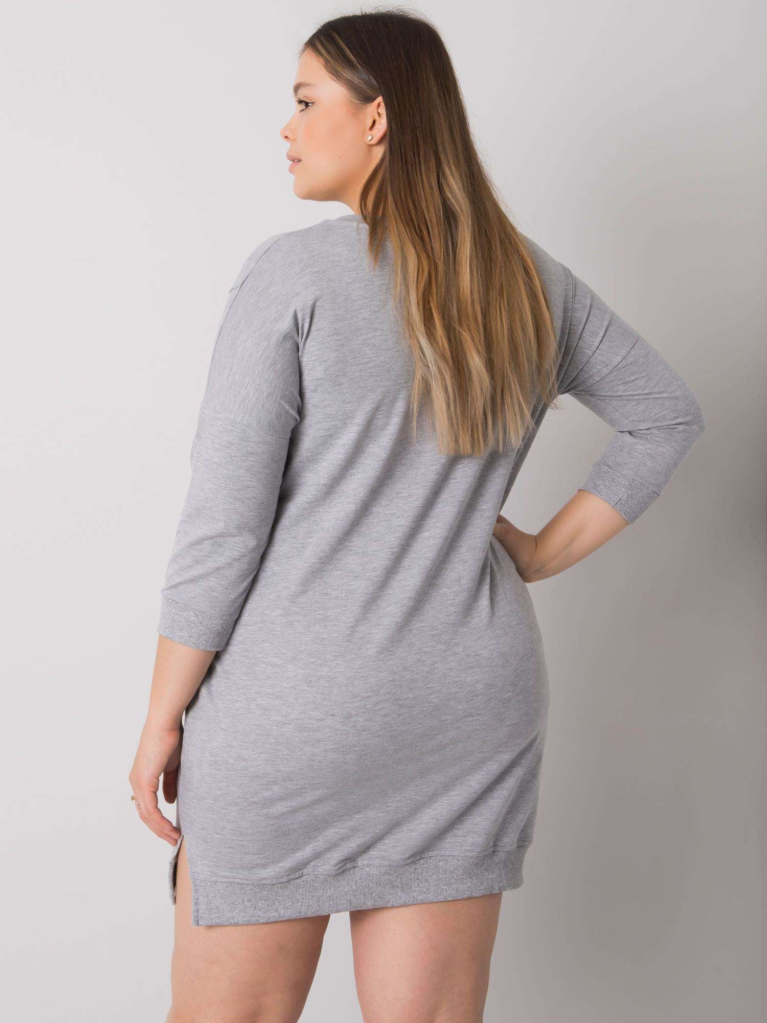 Szara melanżowa sukienka plus size z aplikacją
