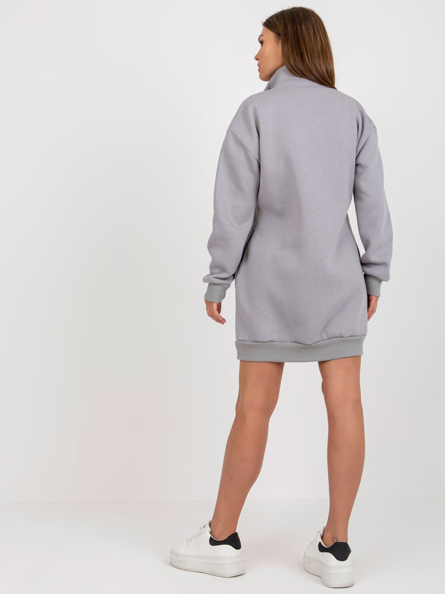 Szara mini dresowa sukienka basic z suwakiem