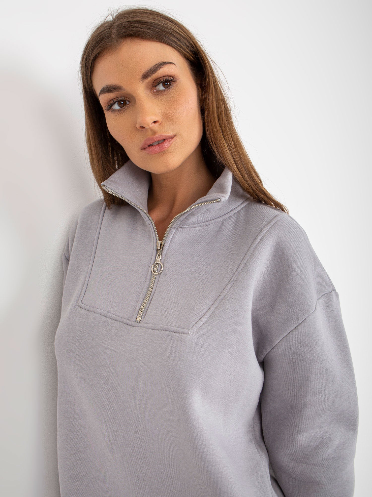 Szara mini dresowa sukienka basic z suwakiem
