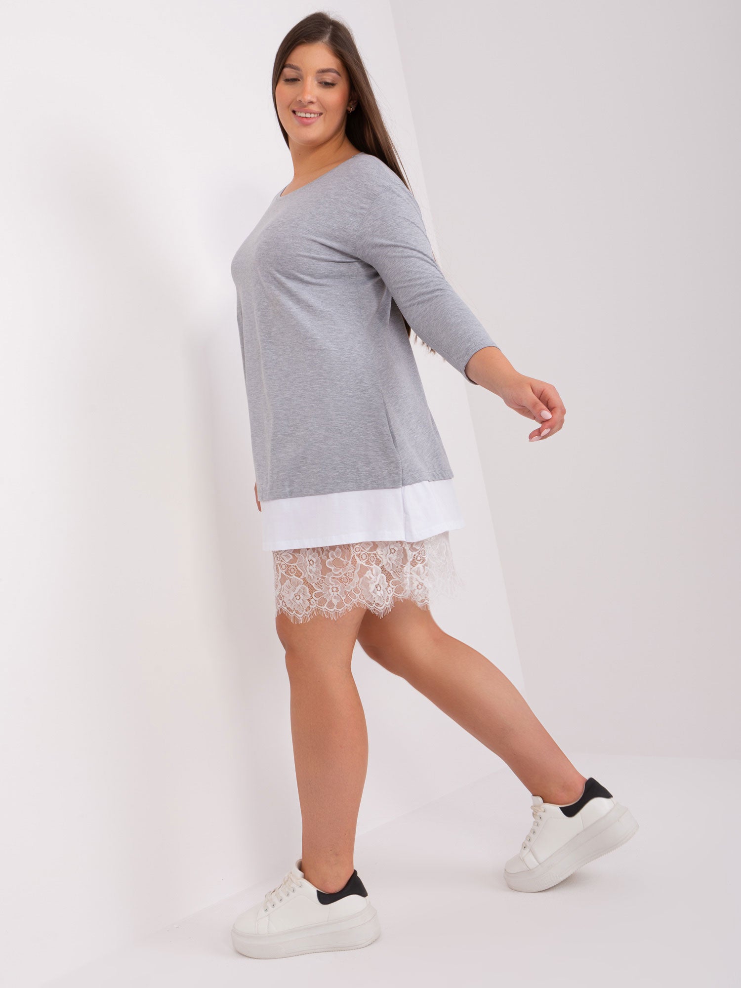 Szara sukienka plus size z bawełny